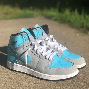 EUC Air Jordan 1 Retro Wolf Grey Tide Pool Blue